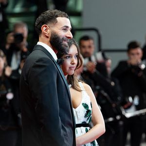 Karim Benzema et sa compagne Lyna Khoudri lors de la montée des marches du film « 13 jours 13 nuits » lors du 78ème Festival International du Film de Cannes. Le 23 mai 2025
© Jacovides-Moreau / Bestimage