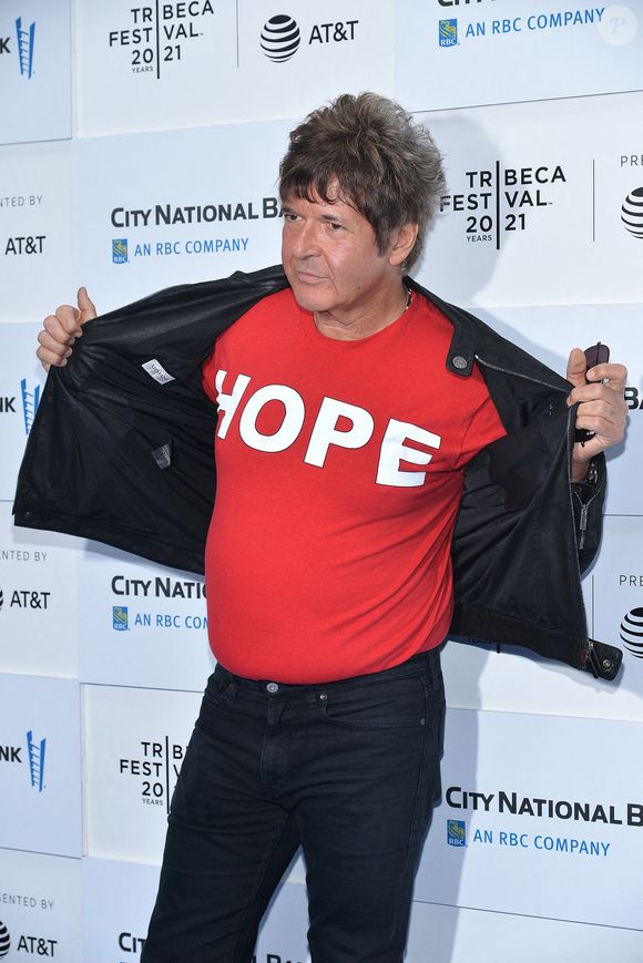 L'artiste est décédé des suites d'un cancer ce lundi 7 avril comme l'ont annoncé ses camarades sur Instagram. 

Le batteur Clem Burke assiste à la Blondie : Vivir En La Habana ; première à The Battery lors du 2021 Tribeca Festival à New York, NY, 16 juin 2021. Photo by Anthony Behar/SPUS/ABACAPRESS.COM
