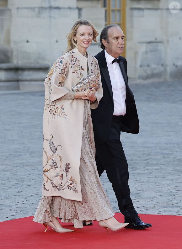 Parallèlement, le couple qu’il forme avec Delphine Arnault a aussi investi dans un vaste domaine de neuf hectares au Cap Ferret. 

Xavier Niel et sa compagne Delphine Arnault - Dîner d'Etat au château de Versailles en l'honneur de la visite officielle du roi et de la reine d'Angleterre en France (20 - 22 septembre 2023), le 20 septembre 2023. 150 invités triés sur le volet ont été conviés à cette occasion.
© Jacovides-Moreau / Bestimage