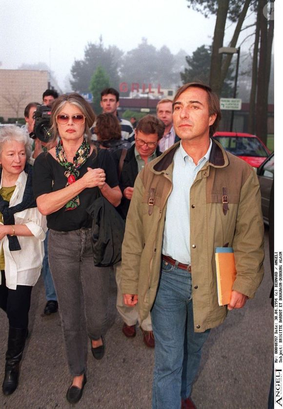 Archives : Brigitte Bardot et Allain Bougrain-Dubourg en visite dans le Médoc contre les chasseurs de tourterelles 1994 © PATRICK BERNARD / BESTIMAGE