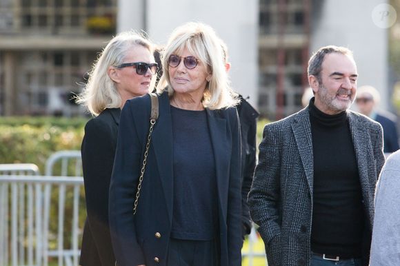 L'épouse de Philippe Gildas, Maryse Gildas, assiste aux funérailles du journaliste français Philippe Gildas au cimetière du Père Lachaise à Paris, en France, le 5 novembre 2018. Photo by Nasser Berzane/ABACAPRESS.COM
