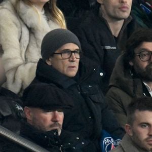 Une déception qui se lit d'ailleurs sur le visage de l'acteur et des autres supporters autour...

Guillaume Canet et son fils Marcel dans les tribunes du match de Ligue des Champions entre le Paris Saint-Germain (PSG) contre Newcastle (1-1) au Parc des Princes à Paris le 28 janvier 2026. © Lionel Urman/PsnewZ/Bestimage