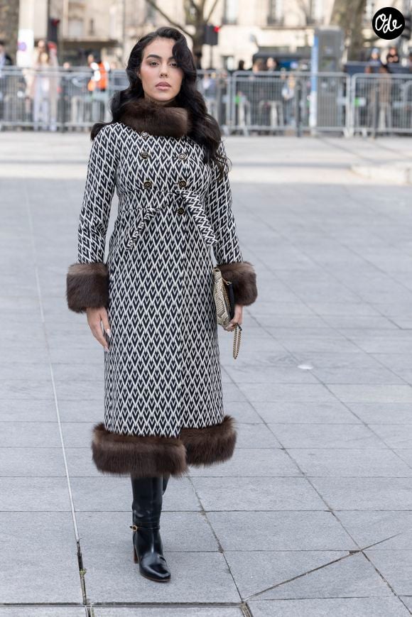 Georgina Rodríguez est présentée comme la propriétaire et fondatrice de Bellhatria, une agence immobilière dédiée aux propriétés d’exception. 

Georgina Rodríguez - Photo Call pour Le Défilé Valentino "Collection Prêt-à-Porter Automne/Hiver 2025-2026" lors de la Fashion Week de Paris (PFW), le 9 mars 2025. © Olivier Borde /Bestimage