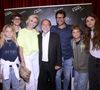 Une décision bien difficile à assumer pour cette maman de quatre enfants.

Elodie Gossuin son mari Bertrand  avec leurs quatre enfants et Jean Pierre Hadida lors de la représentation du spectacle "Josephine Baker – Le Musical" à Bobino, Paris le 6 juin 2025.

© Cédric Perrin / Bestimage