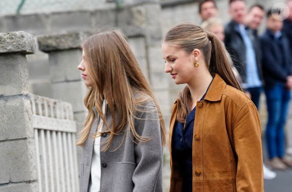 Alors que les deux jeunes femmes ont reçu un héritage de la part d'un généreux donateur, originaire de Minorque et fervent monarchiste,

Le roi Felipe VI et la reine Letizia d'Espagne, La princesse Leonor, L'infante Sofia d'Espagne visitent Valdesoto, récompensé du Prix de la Ville Exemplaire des Asturies 2025, le 25 octobre 2025.

Photo : LALO YASKY / BESTIMAGE