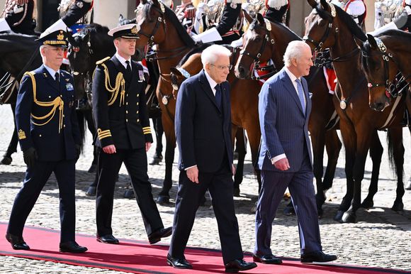 Il aurait pu aller voir son père mais les deux hommes ne se sont pas croisés

Le roi Charles III d'Angleterre et Camilla Parker Bowles, reine consort d'Angleterre, accueillis par Sergio Mattarella, le président italien, à leur arrivée au palais du Quirinal à Rome, le 7 avril 2025. 
© Zuma Press / Bestimage