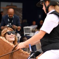 Giulia Sarkozy impressionne à seulement 13 ans  : jeune cavalière en compétition à Paris, sa mère Carla Bruni si fière !