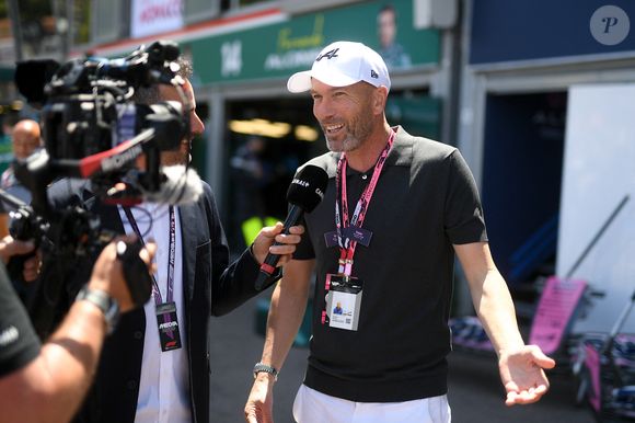 Mais les flashs des photographes n’ont pas crépité uniquement pour la famille princière monégasque, puisque Zinedine Zidane était également là…

Zinedine Zidane - Célébrités lors du Grand Prix de Formule 1 (F1) Tag Heuer de Monaco le 25 mai 2025. © Lionel Urman/Bestimage