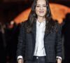 Au micro de la créatrice de contenus Sally, Marion Cotillard a salué cette représentation de corps différents dans la mode.

Marion Cotillard au Défilé de mode Chanel Collection Printemps-Été 2026 dans le cadre de la Fashion Week de Paris, France, le 6 octobre 2025.
 
© Olivier Borde / Bestimage