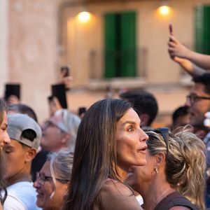 Le roi Felipe VI, la reine Letizia, la princesse héritière Leonor et la princesse Sofia visitent l'exposition "Paysage-Miro" de Joan Miro à La loge de Palma à Majorque, le 5 août 2025. LALO YASKY / BESTIMAGE