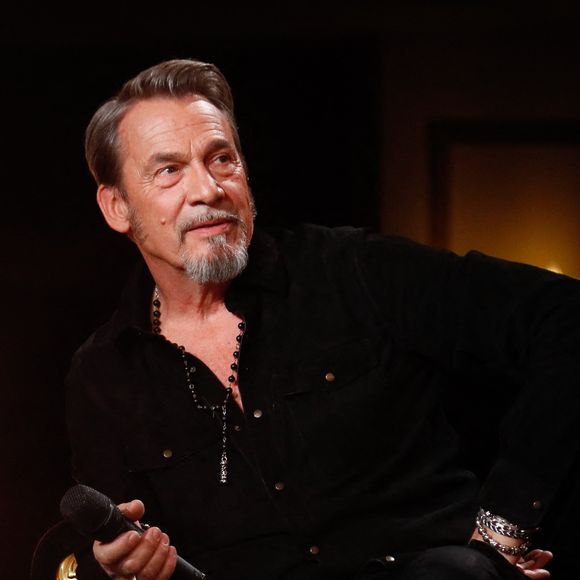 Exclusif - Florent Pagny lors de l'enregistrement de l'émission "Serge Lama, le dernier rappel" présentée par F. Bollaert, diffusée le vendredi 21 novembre 2025 sur France 3 à 21h10, au théâtre Marigny à Paris, France, le 29 avril 2025. © Clovis-Moreau/Bestimage
