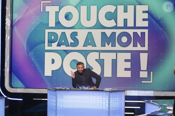 Exclusif - Cyril Hanouna, sur le plateau de l’émission « TPMP » présentée par C.Hanouna et diffusée en direct sur Youtube et sur toutes les box (SFR, FREE, Bouygues, MyCanal etc), Paris, France, le 21 mars 2025. © Jack Tribeca / Bestimage