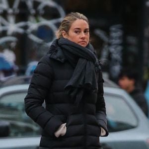 Exclusif - Shailene Woodley aperçue seule dans les rues de New York, le 7 avril 2022, un mois après avoir rompu ses fiançailles avec A.Rodgers. Depuis lors, l'actrice a été vue avec son ex-fiancé à plusieurs reprises, notamment au mariage d'un ami commun le 19 mars 2022. Backgrid USA / Bestimage