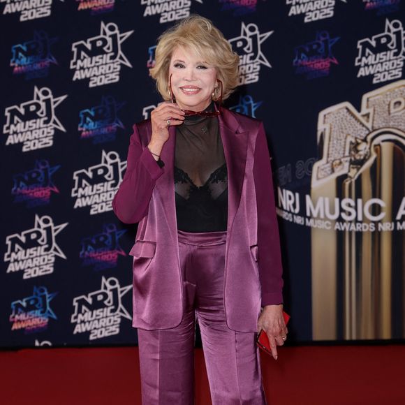 Amanda Lear au photocall de la 27ème édition des NRJ Music Awards au palais des Festivals de Cannes, France, le 31 octobre 2025. © Dominique Jacovides/Bestimage