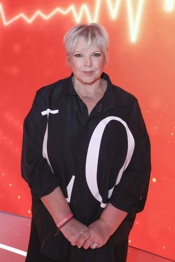 L'animatrice a confié à Ciné Télé Revue l'apparition de nouveaux symptômes.

Exclusif - Laurence Boccolini, sur le plateau du Prime des Vérités présenté par C.Hanouna, et diffusé en direct sur W9, Paris, France, le 25 mars 2026. Jack Tribeca / Bestimage
