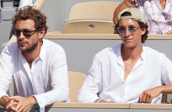 La famille Kretz (série L'Agence sur TMC et Netflix) dans les tribunes lors des Internationaux de France de Tennis de Roland Garros. Paris. © Jacovides-Moreau / Bestimage