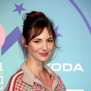 La comédienne est maman de deux garçons, Étienne et Vadim

Louise Bourgoin - 27ème Festival International du Film de Comédie de l'Alpe d'Huez le 16 janvier 2024. © Dominique Jacovides/Bestimage