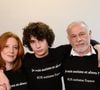 Jeanne, Clarisse et Louis

Exclusif - Francis Perrin, sa femme Gersende et leur fils Louis atteint d'autisme - Mobilisation des people pour l'association SOS Autisme en France lors d'un shooting au studio Invisu à Paris, le 7 et 8 février 2016. © Rachid Bellak/Bestimage