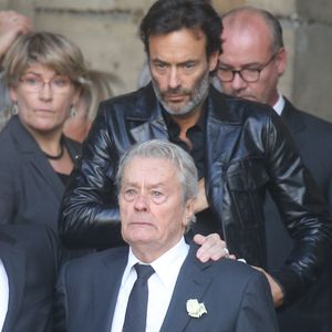 Alain Delon, Anthony Delon, le fils de Pascal Desprez - Sorties des obsèques de Mireille Darc en l'église Saint-Sulpice à Paris. Le 1er septembre 2017. © Agence / Bestimage