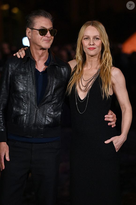 Etienne Daho et Vanessa Paradis assistent au défilé Chanel Womenswear printemps/été 2026 dans le cadre de la Fashion Week de Paris le 06 octobre 2025 à Paris, France. Photo par Franck Castel/ABACAPRESS.COM