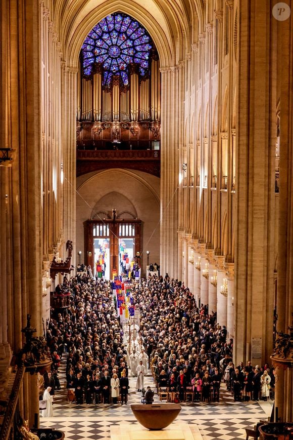 "On ne peut pas enlever des vitraux classés Monuments historiques." 

Procession d'entrée - Messe de consécration du mobilier liturgique de la cathédrale Notre-Dame de Paris, le 8 décembre 2024. Joyau de l’art gothique, lieu de culte et de culture, symbole universel de la France et de son histoire, la cathédrale de Notre-Dame de Paris rouvre ses portes les 7 et 8 décembre, cinq ans après le terrible incendie ravageur, survenu le 15 avril 2019. 
© Cyril Moreau / Bestimage