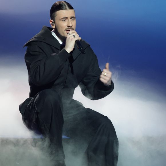 "On va se quitter un moment après ces quatre futures dates et j'espère que je reviendrai vous voir et que je serai en pleine forme, et que vous répondrez encore présent, et que je chanterai mes nouvelles chansons". 

Pierre Garnier - Cérémonie de la 40ème édition des Victoires de la Musique à la Seine Musicale à Boulogne-Billancourt, France, le 14 février 2025. © Coadic Guirec/Bestimage