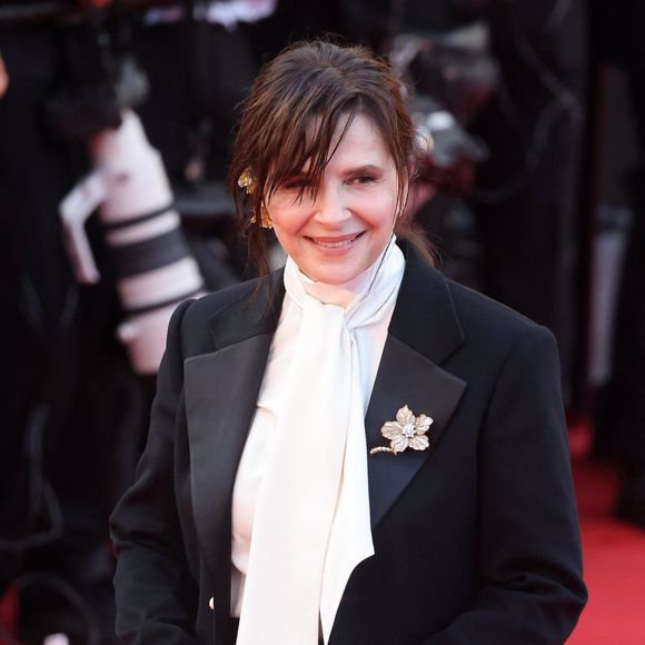 "Jurassik Park" parce qu'elle était prise avec un autre tournage, "La liste de Schindler" au moment où elle était enceinte et que son personnage devait être "battu, violé" et mourir

Juliette Binoche - Montée des marches du film " Amarga Navidad " lors du 79ème Festival International du Film de Cannes, le 19 mai 2026. © Jacovides-Moreau / Bestimage