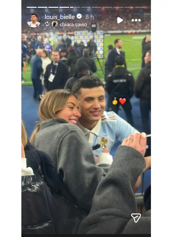Le joueur du XV de France a célébré sa victoire avec sa petite amie. 

Louis Bielle-Barrey avec sa compagne Chiara après la victoire du XV de France au Tournoi des Six Nations, après le match contre l'Angleterre. Capture d'écran de la story de Louis Bielle-Barrey du 14 mars 2026.