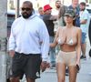 Mais depuis, Bianca Censori est-elle oui ou non soumise aux délires de Kanye West, ainsi que réduite au silence ?

Kanye West et Bianca Censori font du shopping à Century City Backgrid USA / Bestimage