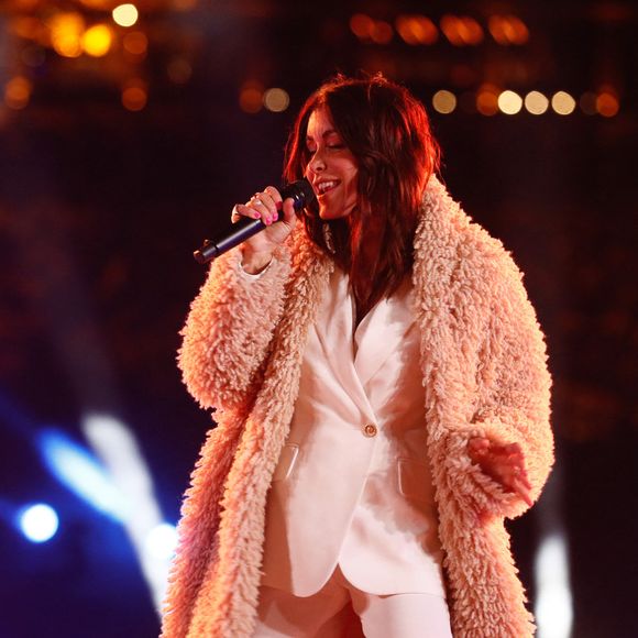 Jenifer Bartoli lors du tournage de l'émission "La grande soirée du 31 décembre de Paris" au Musée du Quai Branly à Paris, diffusée le 31 décembre sur France 2 © Christophe Clovis / Bestimage