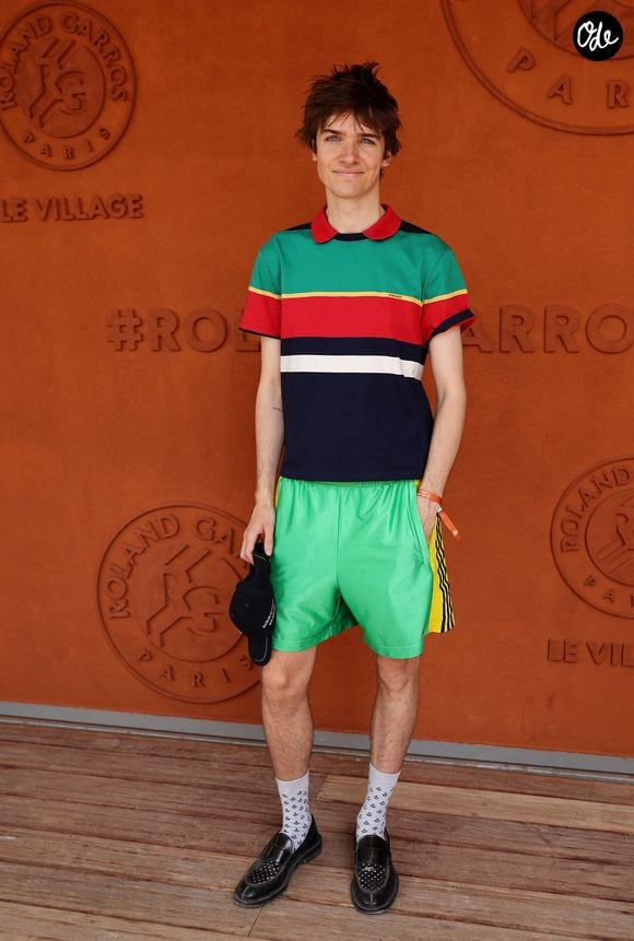 Il assume aujourd’hui davantage sa vulnérabilité.

Pierre De Maere au photocall du village lors des Internationaux de France de Tennis de Roland Garros 2026, à Paris, France, le 30 mai 2026. © Dominique Jacovides/Bestimage