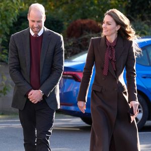 Le prince William, prince de Galles, et Catherine (Kate) Middleton, princesse de Galles, visitent le centre communautaire de Southport pour rencontrer les familles des personnes prises dans l'attaque au couteau de Southport plus tôt cette année, à Southport, Merseyside, Royaume-Uni, le 10 octobre 2024.