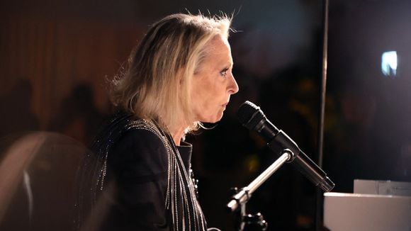 Véronique Sanson prise en charge sans délai : la chanteuse contrainte d’annuler un concert en Bretagne