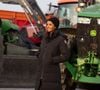 Car si elle est un soutien pour les agriculteurs, elle l'est aussi pour son enfant unique Alya, qu'elle a élevé seule et qu'elle fait à présent travailler... 

Karine Le Marchand soutient les agriculteurs sur le barrage de l'Autoroute A4 à hauteur de Jossigny en Seine et Marne le 29 Janvier 2024. Crédit Jeremy Melloul - Pierre Perusseau / Bestimage