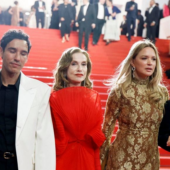 Catherine Deneuve, Adam Bessa, Isabelle Huppert, Virginie Efira, Asghar Farhadi - Descente des marches du film "Histoires parallèles" lors du 79ème Festival International du Film de Cannes, le 14 mai 2026. 

© Jacovides-Moreau / Bestimage