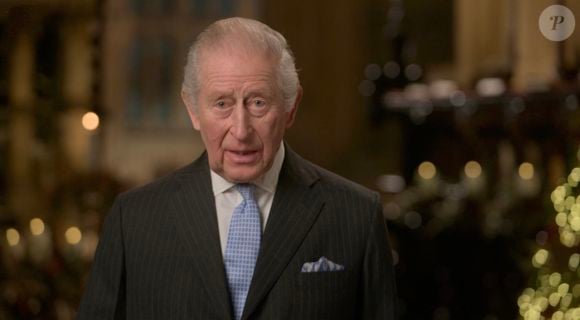 Le roi Charles III d'Angleterre souhaite un joyeux Noël à ses compatriotes depuis la chapelle de l'abbaye de Westminster. Photo par JLPPA / Bestimage