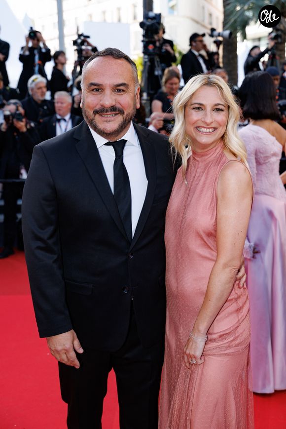 Un projet entrepreneurial qui lui tient particulièrement à cœur et qu'elle développe avec passion depuis plusieurs années.

François-Xavier Demaison et sa femme Anaïs Tihay - Montée des marches du film « Amarga Navidad » lors du 79ème Festival International du Film de Cannes, le 19 mai 2026. © Jacovides-Moreau / Bestimage