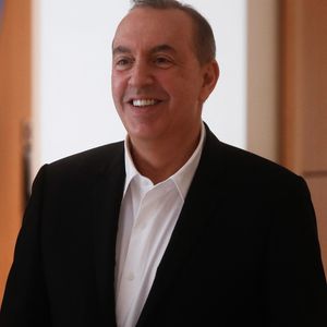 Exclusif - L'animateur de radio, journaliste, présentateur de télévision et producteur français, Jean-Marc Morandini, accompagné de son avocate, maître F.Rault, arrive à la chambre correctionnelle du tribunal judiciaire de Paris Batignolles, le 14 juin 2023. Jean-Marc Morandini est jugé pour "harcèlement sexuel" et "travail dissimulé", à Paris, lors du deuxième et dernier jour de son procès.
© Christophe Clovis /Bestimage