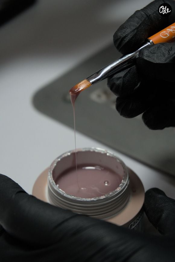 Les ongles en gel séduisent par leur brillance exceptionnelle et leur souplesse face aux chocs.