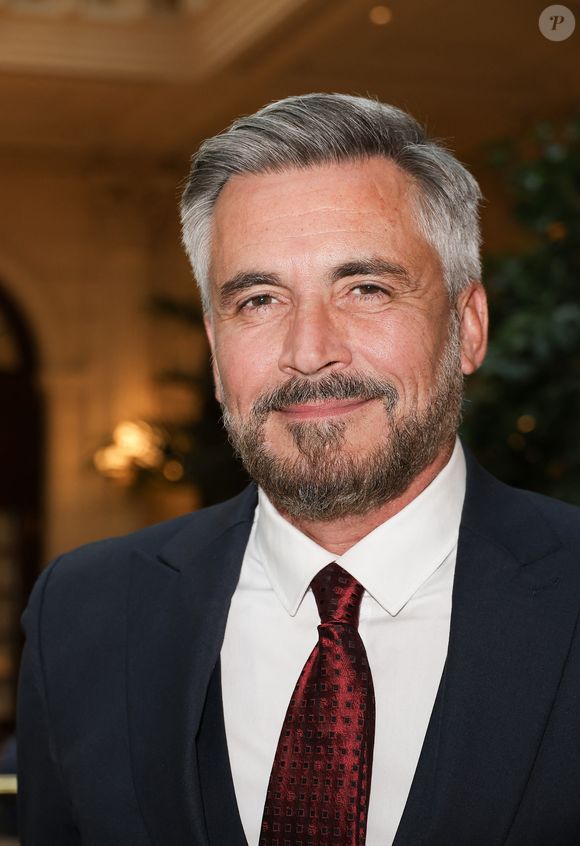 "J'ai été pris au premier tour mais pas au second. Il y avait un metteur en scène qui n'aimait pas ma façon d'être", explique-t-il avant d’ajouter : "Cela a été souvent le cas dans ma carrière..."

Exclusif - Olivier Minne - Soirée de Gala caritative des Invincibles au profit de la recherche contre la maladie de Charcot à l'InterContinental Paris Le Grand le 9 avril 2026. © Coadic Guirec/Bestimage