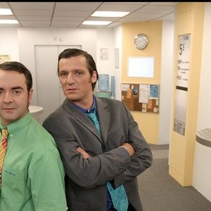 Mais derrière l’humour se cache une véritable émotion. Bruno Solo reconnaît avoir été profondément marqué par l’annonce de cette hospitalisation.

Bruno Solo et Yvan Le Bolloc'h Camera Cafe 2003 JLPPA / Bestimage