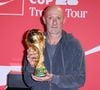 Fabien Barthez reste à jamais l'icône de la victoire des Bleus en 1998.

Fabien Barthez participe à la séance photo du « FIFA World Cup™ Trophy Tour By Coca-Cola » à l'Adidas Home Of Sport à Paris, en France. Photo de Jérôme Domine/ABACAPRESS.COM