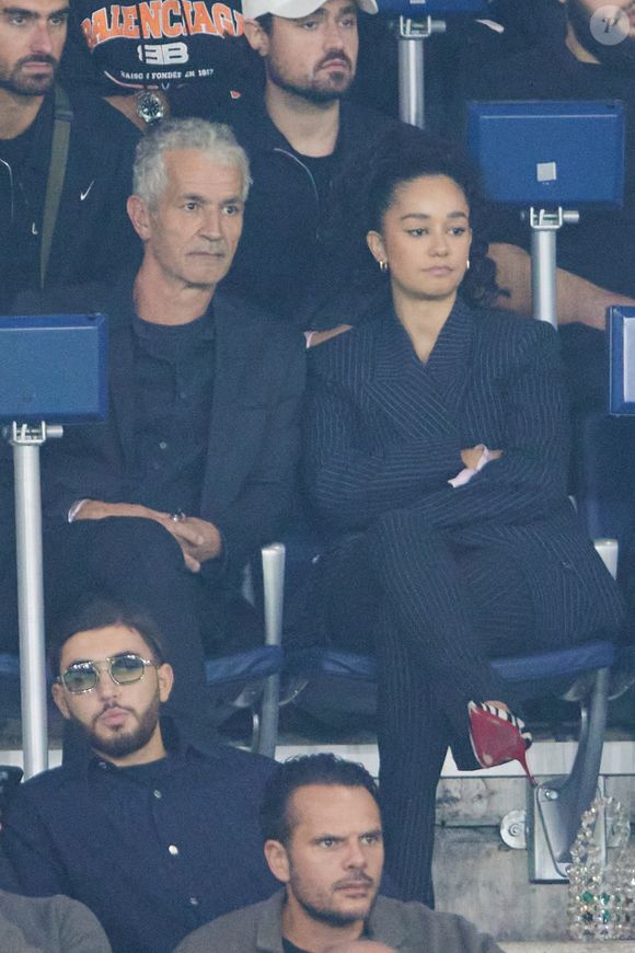 En cause : des dettes accumulées depuis la crise du Covid, malgré de nombreux efforts.

Lena Situations (Lena Mahouf) et son père Karim Mahfouf - People dans les tribunes lors du match de football Ligue 1 Uber Eats opposant le PSG à l'OM (4-0) au Parc des Princes à Paris le 24 septembre 2023. Cyril Moreau/Bestimage