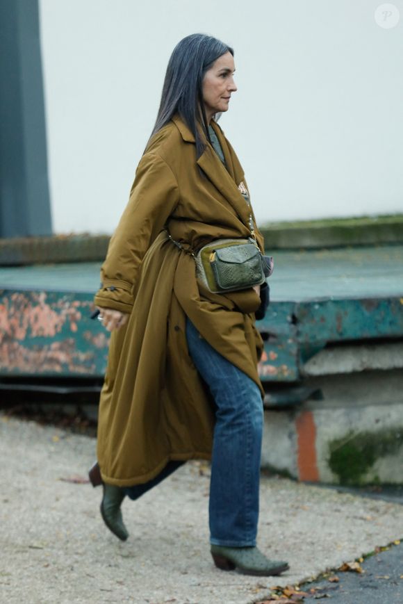 Originaire de Patagonie, elle s'est pourtant laissée séduire par l'endroit

Exclusif - Azucena Caamaño (Caamano), femme de Florent Pagny - Sorties de l'émission "Vivement Dimanche" qui sera diffusée le 21 novembre 2021 au studio Gabriel à Paris, France, le 03 novembre 2021. 
© Christophe Clovis / Bestimage