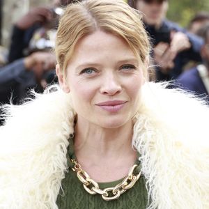 Cet été, l'actrice faisait quelques confidences sur son couple

Mélanie Thierry - Les célébrités au défilé Rabanne "Collection Femme Prêt-à-Porter Printemps/Eté 2026" lors de la Fashion Week de Paris, le 2 octobre 2025

© Christophe Aubert via Bestimage