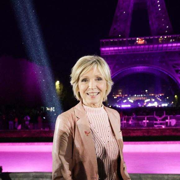Et que TF1 l'a laissée gérer cette situation.

Exclusif - Evelyne Dhéliat - Soirée de lancement "Octobre Rose" organisée par l’association Ruban Rose présentée par I. Ithurburu à Paris le mardi 30 septembre 2025. 
© Coadic / Ausset-Lacroix / Bestimage
