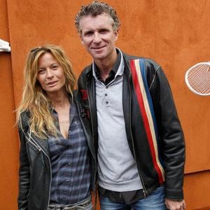 Après une parenthèse pour élever les enfants, Hortense Brogniart, passionnée d'animaux, s'est d'ailleurs reconvertie taxidermiste ! 

Denis Brogniart et sa femme Hortense à Roland Garros le 6 juin 2012. Crédit Rindoff Jacovides / Bestimage