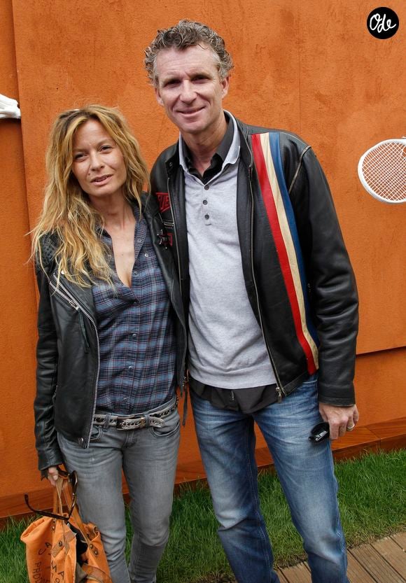 Après une parenthèse pour élever les enfants, Hortense Brogniart, passionnée d'animaux, s'est d'ailleurs reconvertie taxidermiste ! 

Denis Brogniart et sa femme Hortense à Roland Garros le 6 juin 2012. Crédit Rindoff Jacovides / Bestimage