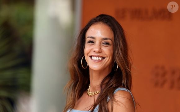Alice Belaïdi au village lors des Internationaux de France de Tennis de Roland Garros 2025, à Paris, France, le 6 juin 2025. © Jacovides-Moreau/Bestimage