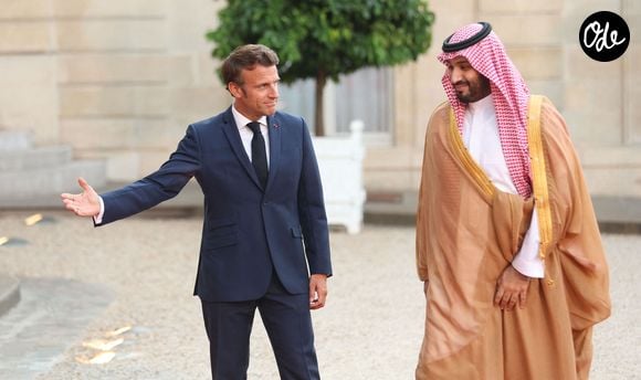 Très enthousiaste, le mari de Brigitte Macron s'est félicité de cette nouvelle en évoquant une ampleur inédite depuis l'arrivée de Disneyland en France, avec à la clé la promesse de 22 000 emplois directs. 

Le président Emmanuel Macron a accueilli  le prince héritier saoudien Mohammed ben Salmane, invité pour un dîner de travail au palais de l’Elysée à Paris le 28 juillet 2022. © Tiziano Da Silva/Bestimage